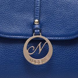 Самая близкая и верная подруга женщины это её сумочка. 4