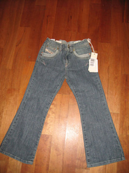 Новые легкие джинсы Дизель с блеском для девочки.