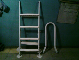Продаю лестницу в бассейн