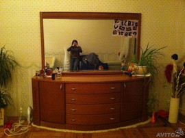 Продаю комод с зеркалом.