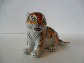Статуэтка тигрёнка