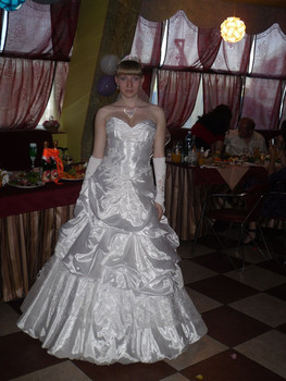 Продам красивое свадебное платье 5