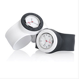 Наручные часы с гибким обхватывающим ремешком