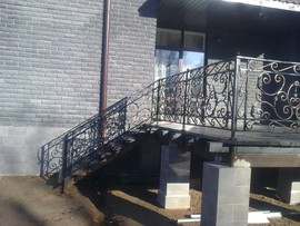 Лестничные ограждения.Изготовление ажурно-кованных изделий.