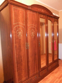 Шкаф Шатура (Италия), красивый, солидный