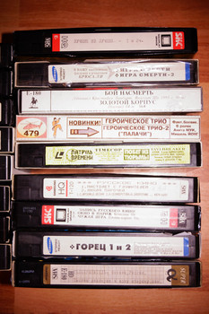 Видеокассеты с фильмами и мультфильмами