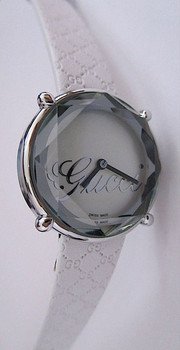 Женские часы Gucci