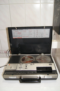 Переносной катушечный магнитофон National RQ194S