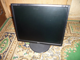 LG Flatron L1952T 19"