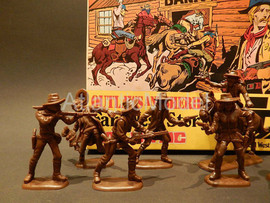 Солдатики 1/32 Atlantic Бандиты и Шерифы второй 9