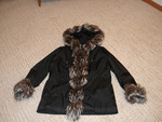 Зимняя куртка с меховой отделкой