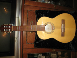 Маленькая гитара "cremona" (1/8 Чехия)