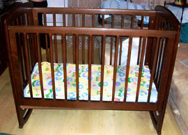 Срочно!!!!! Продаю детскую кроватку "Можга" бюджетно за 3 000 ру