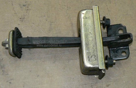 Доводчик двери левый (правый) 04894174AC Chrysler Pacifica