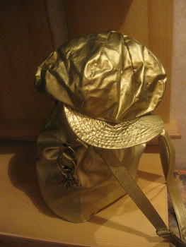 Сумка и кепи золотые