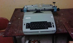 Продам пишущую канцелярскую электро-механическую машинку "Янтарь