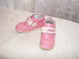 Ботиночки и туфельки на девочку