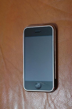 Продам Apple iPhone 2G (8 Гб, 1.1.4) в упак.