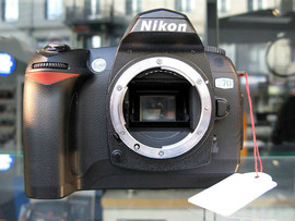 Зеркальный цифровой фотоаппарат Nikon D70 body