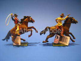 Солдатики 1/32 Britains Конные ковбои 2 фигуры 4