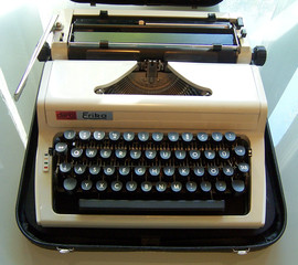 Продам пишущую печатную, механическую машинку Daro Erika (модель