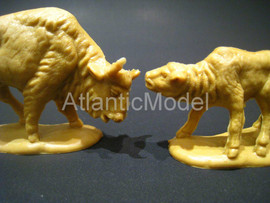 Солдатики 1/32 Atlantic Стоящий бизон и теленок