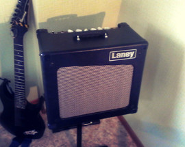 Продам гитарный комбо-усилитель Laney Cub12