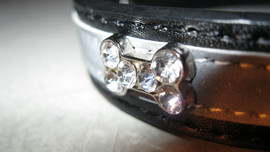 Ошейник "Люкс" стразы - косточки.. Новый. Размер 20мм*40мм. 2