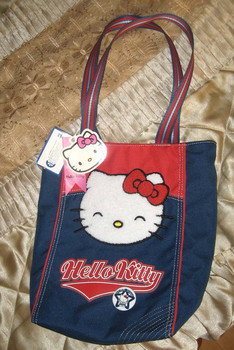 Продам за 400 р. абсолютно новую сумку Hello Kitty (оригинал).