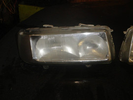 продам для ауди90.90г.кузов в3 фары оригинал.