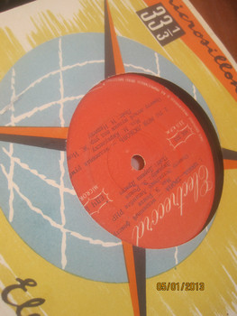 Ретро грампластинки с красивыми обложками для оформления декора