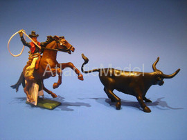 Солдатики 1/32 Britains Ковбой с лассо и корова 4