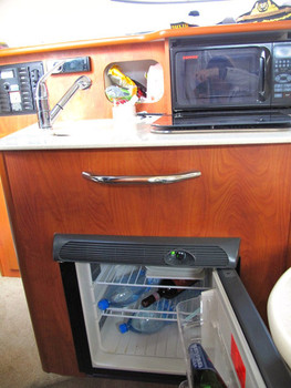 продам катер Бэйлайнер 245 7