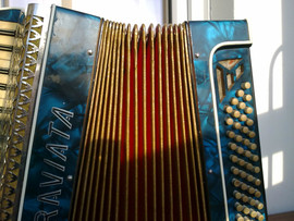 Продам антикварный немецкий аккордеон "TRAVIATA" 7