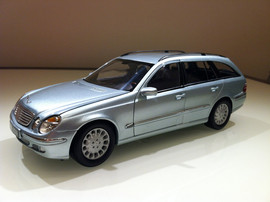 Модель Mercedes Benz E-Klasse W211 1 18 Kyosho