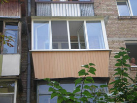 Демонтаж старого остекления и отделки;