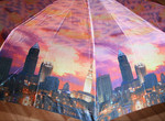 Зонт с принтом ночного города.