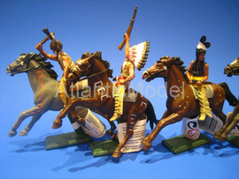 Солдатики 1/32 Britains Конные индейцы и ковбои 5 7