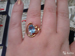 Золотое кольцо с голубым топазом.