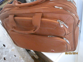 Новая сумка универсальная с ремнем размером 43 х 34 см