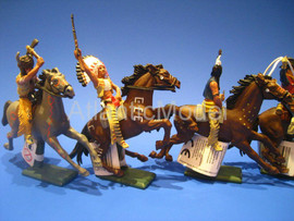 Солдатики 1/32 Britains Конные индейцы и ковбои 5 3