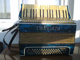 Продам антикварный немецкий аккордеон "TRAVIATA" 2