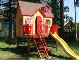 Деревянный детский домик для вашего малыша