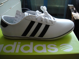 Бутсы и кроссовки adidas новые 4
