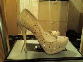 продаю очень красивые туфли 35-36 размер