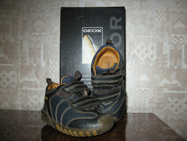 Продам полуботиночки Geox на мальчика р.20