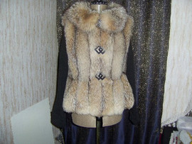 Меховые жилетки - хит будущей весны!