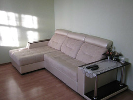 Красивый расклад. диван с канапе и столиком