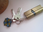 Личинка Сisa врезного замка плюс четыре (4) ключа. 85 мм Латунь