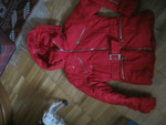 Куртка с капюшоном красного цвета Длина 55 см